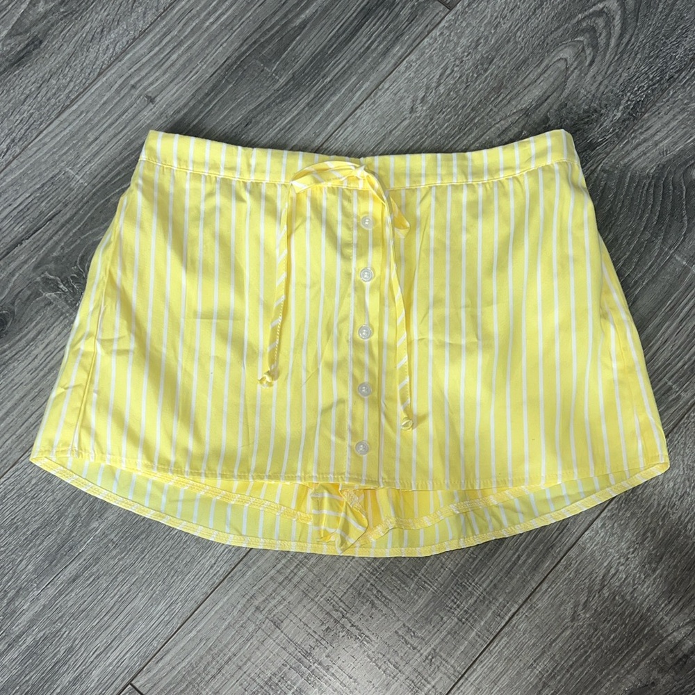 SHEIN Yellow Striped Skort. Small